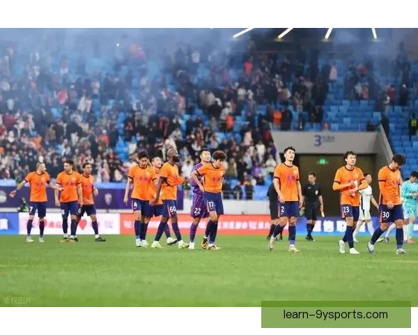 莱切俱乐部冬窗引援与保级形势最新动态解析及主帅战术调整前景展望