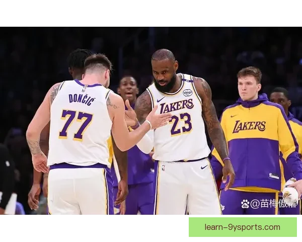 詹姆斯关键绝杀引爆全场湖人强势反弹重燃争冠希望西部格局再生变