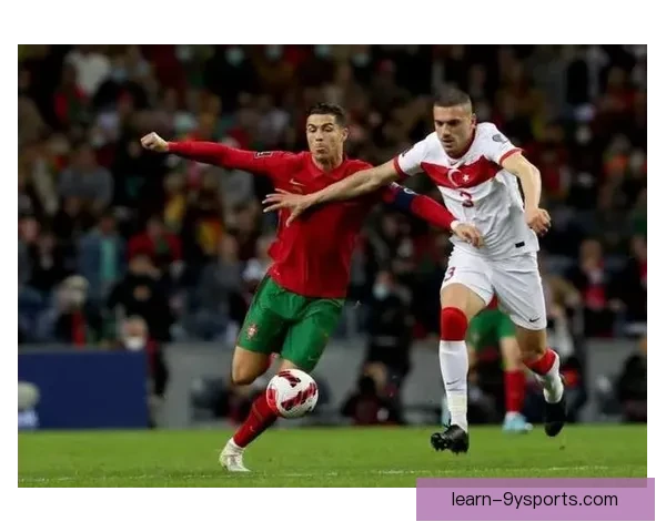 F1最新赛季激战正酣各队争夺冠军形势分析